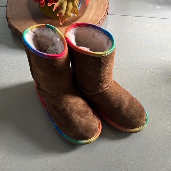 UGG Chestnut Rainbow Boots - Picture 3 of 3